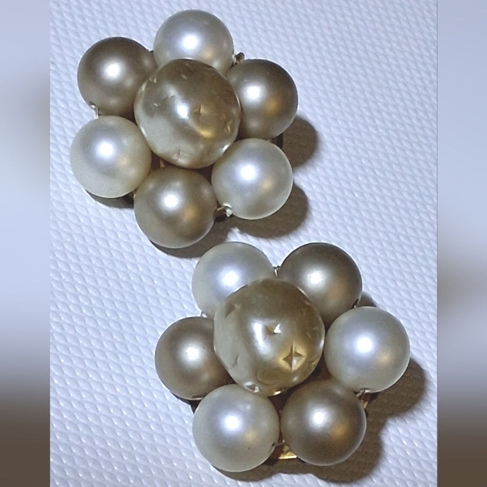 * Vintage 2 Tone Faux Pearl Cluster Japan Clip On Earrings